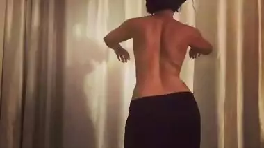 Desi babe hot dance moves
