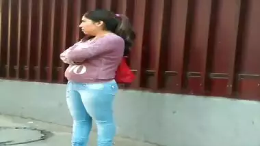 Una paisana india asustada pero con un buen culito