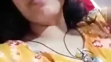 Hot Indian desi webcam girls live chat showing boobs