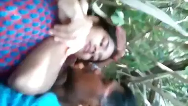 XXX Desi sweethearts decide to practice sex in the fresh air