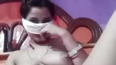 Desi wife takes yellow sari off and flaunts titties on XXX camera