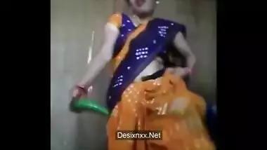 Desi aunty masturbating with the cucumber