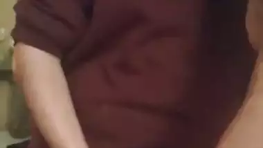 Indian girl gets toes sucked