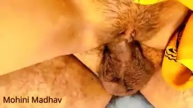 Desi XXX guy fucking his horny girlfriend’s hairy pussy MMS