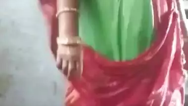 Desi sexy aunty show her pussy