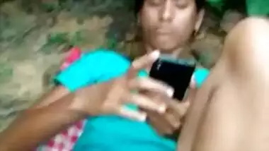 Desi chick has unshaved pussy captured by XXX man for MMS content