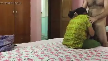 Mature And Sexy Indian Maid Sucking Penis Of Boss
